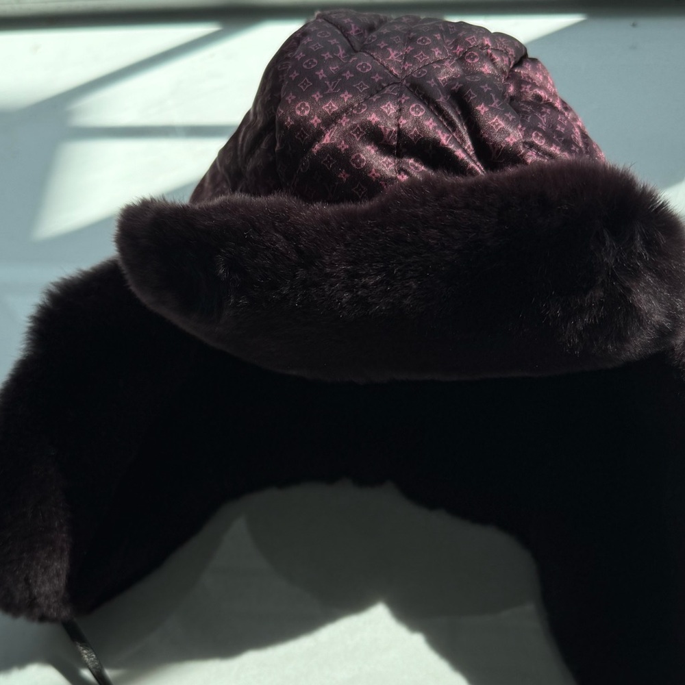 Louis Vuitton  Winter Hat ushanka in Burgundy - Picture 2 of 4